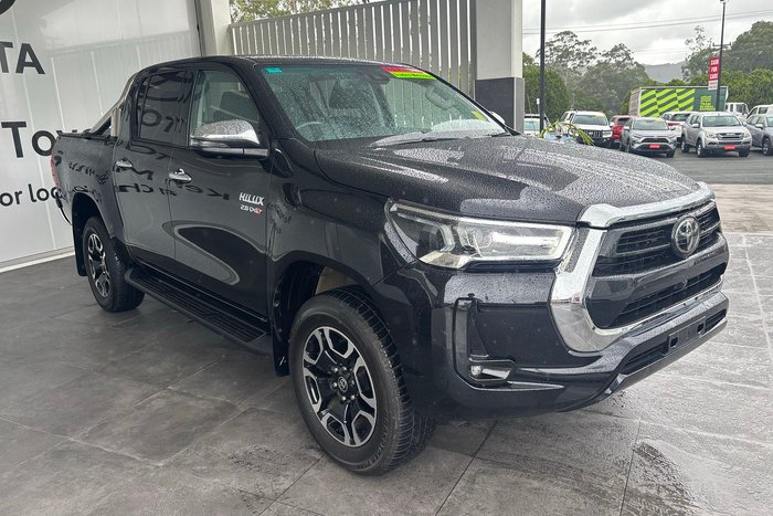 2023 Toyota Hilux SR5