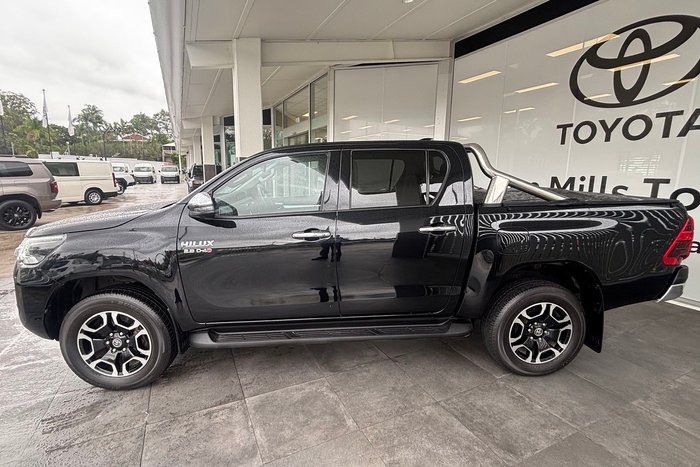 2023 Toyota Hilux SR5