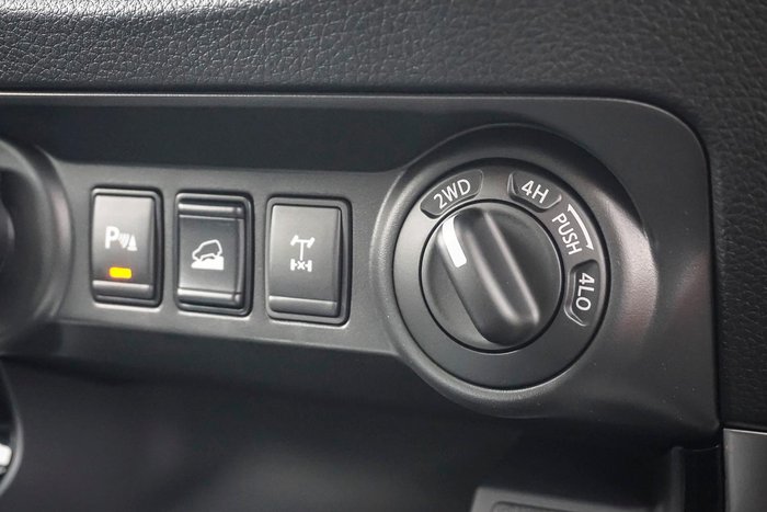 2025 Nissan Navara ST-X