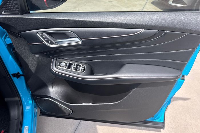 2023 MG HS Essence X