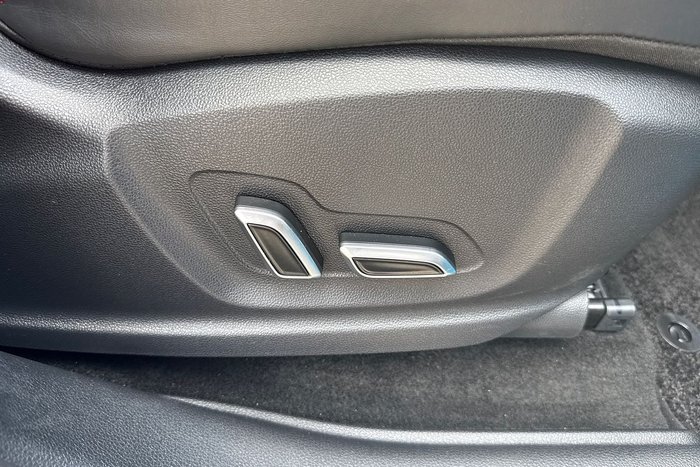 2023 MG HS Essence X