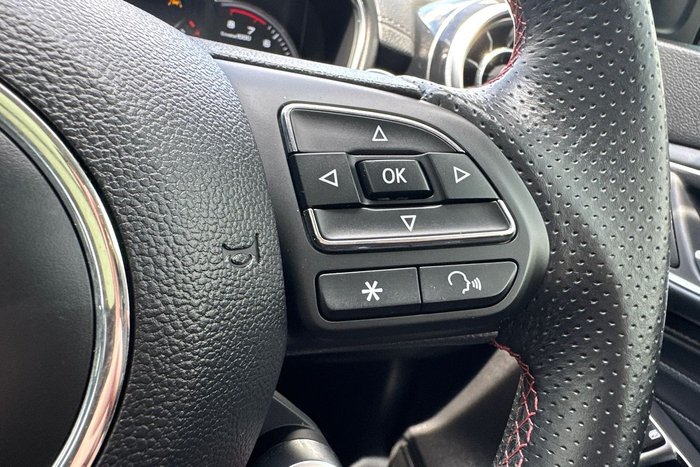 2023 MG HS Essence X