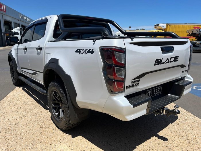 2025 Isuzu D-MAX BLADE