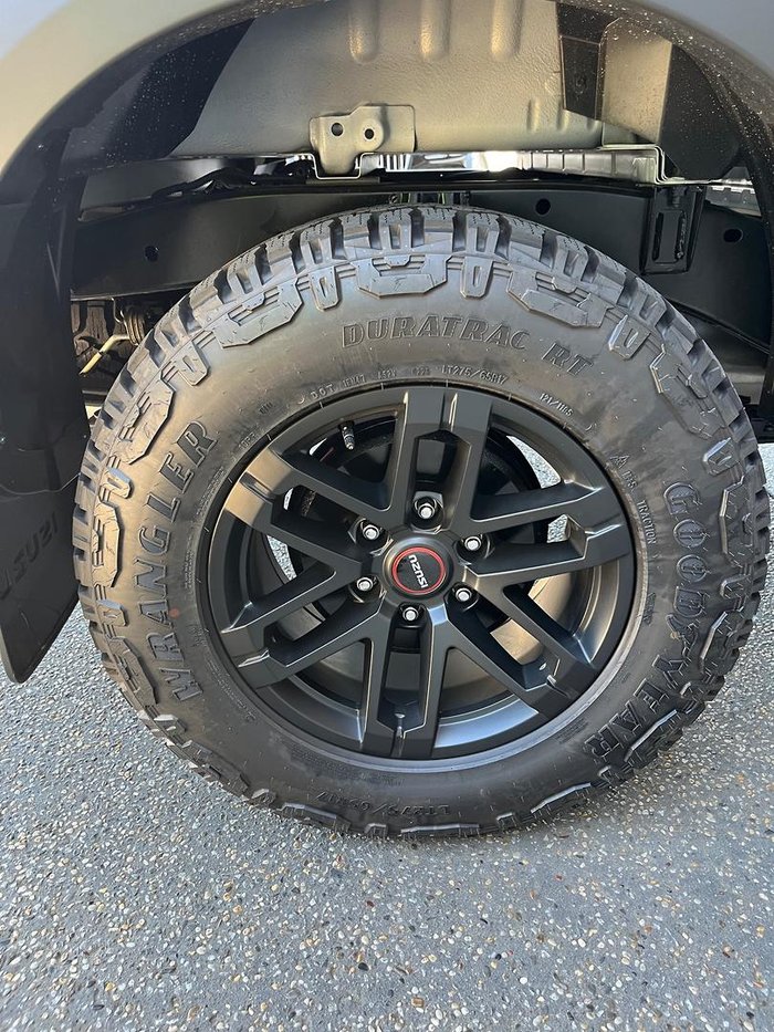 2025 Isuzu D-MAX BLADE