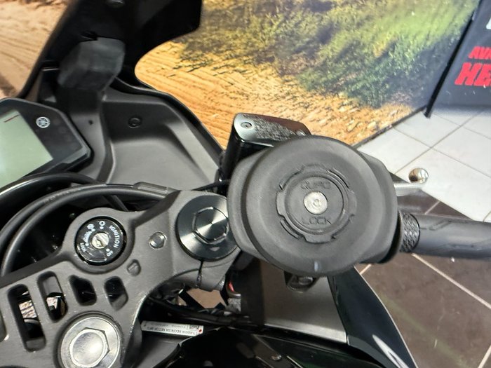 2022 Yamaha YZF-R3 BLACK