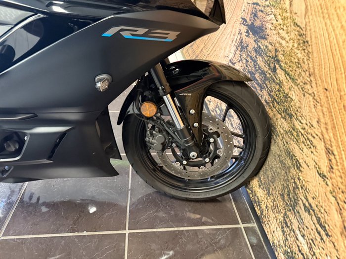 2022 Yamaha YZF-R3 BLACK