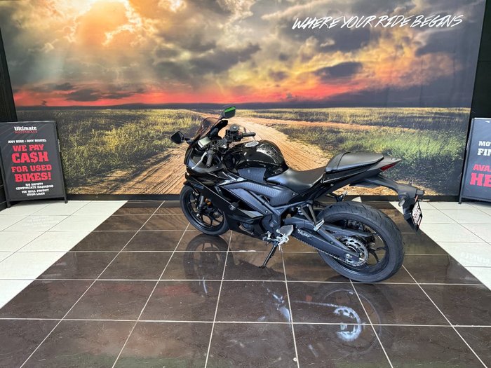 2022 Yamaha YZF-R3 BLACK