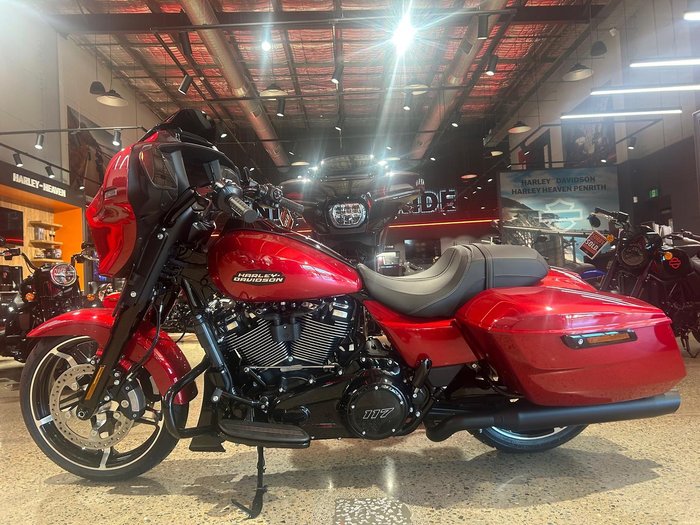2025 Harley-Davidson Street Glide 117 (FLHX) Touring Red