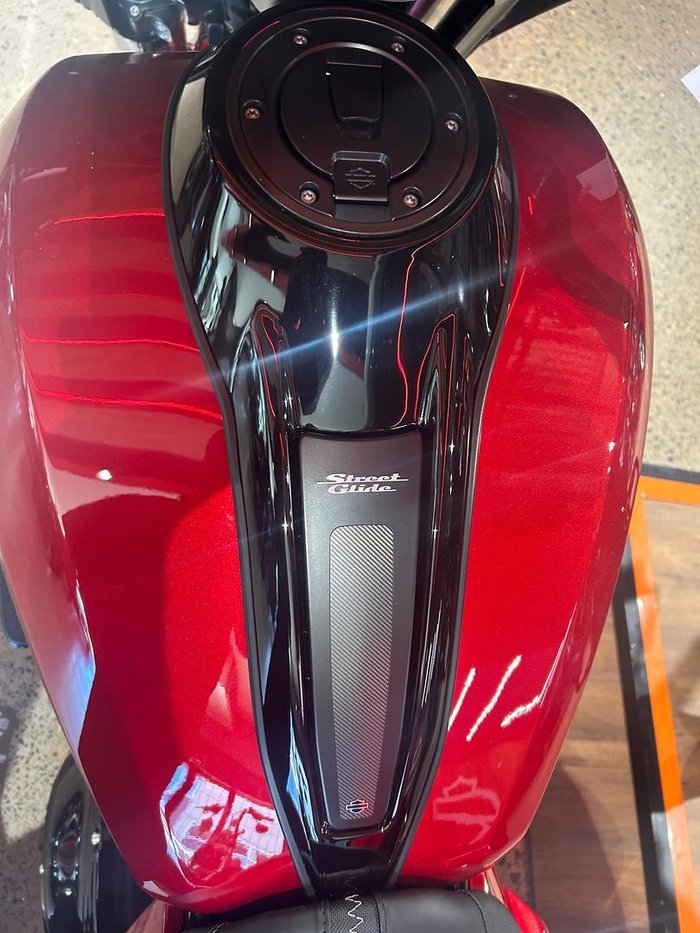 2025 Harley-Davidson Street Glide 117 (FLHX) Touring Red