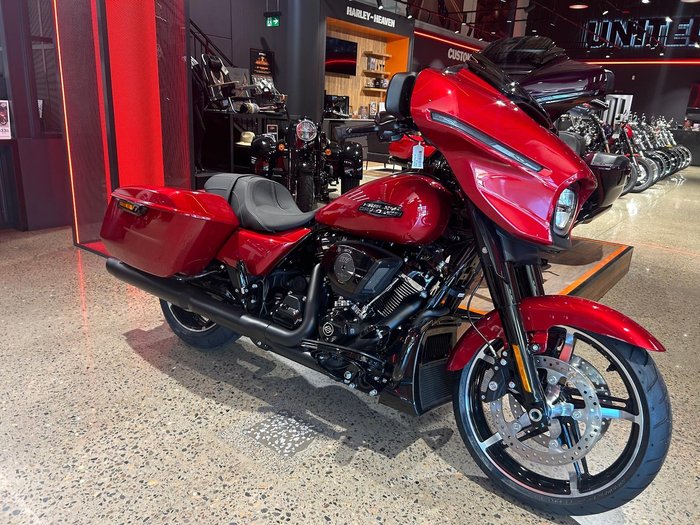 2025 Harley-Davidson Street Glide 117 (FLHX) Touring Red