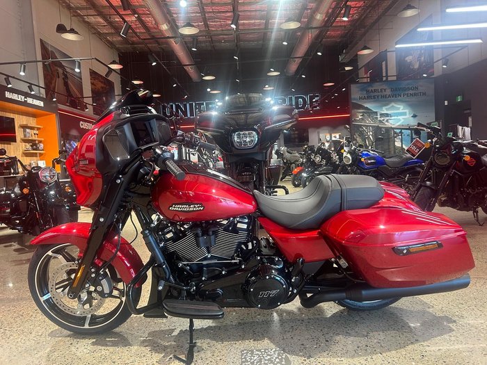 2025 Harley-Davidson Street Glide 117 (FLHX) Touring Red