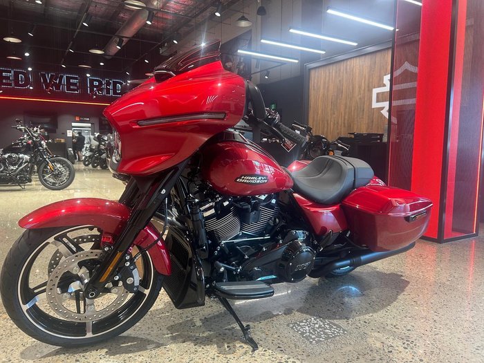 2025 Harley-Davidson Street Glide 117 (FLHX) Touring Red