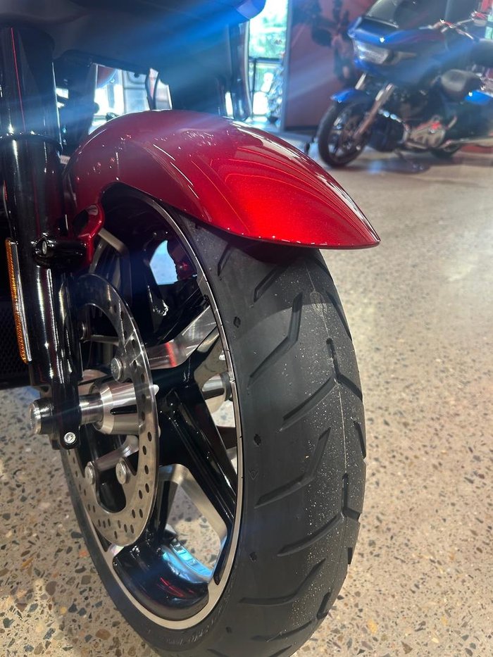 2025 Harley-Davidson Street Glide 117 (FLHX) Touring Red