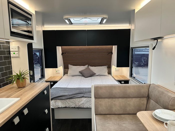 2026 New Age Caravans 21 Ft Roadowl Expedition Double Bunk My26 Ro21bemy26