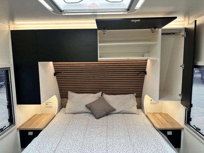 2026 New Age Caravans 21 Ft Roadowl Expedition Double Bunk My26 Ro21bemy26