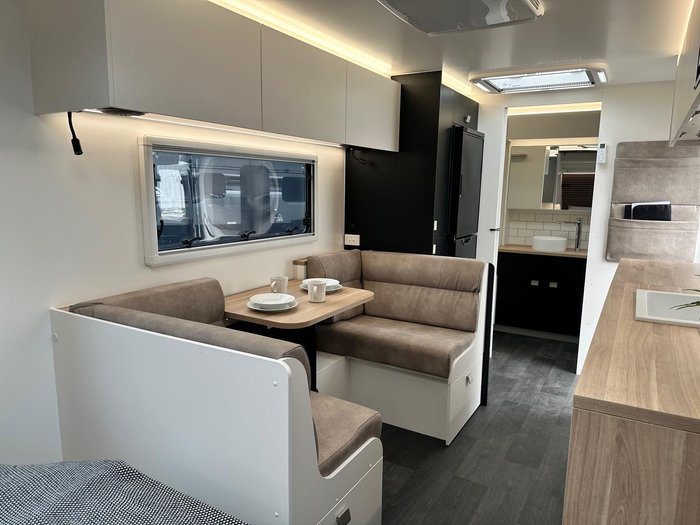 2026 New Age Caravans 21 Ft Roadowl Expedition Double Bunk My26 Ro21bemy26