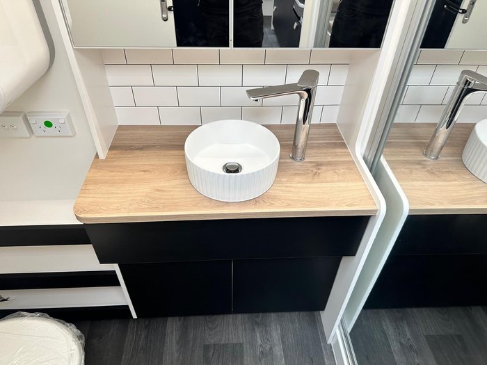 2026 New Age Caravans Manta Ray 19 Ft Mr19ermy26