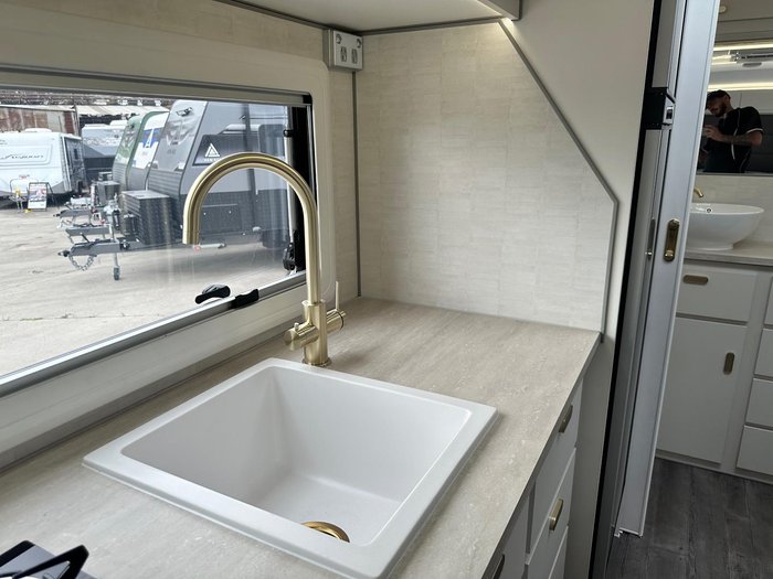 2026 JB Caravans Gator X 17'10 Rd