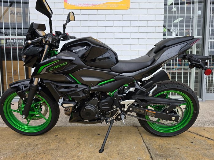 2025 Kawasaki Z500 SE Black