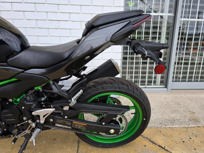 2025 Kawasaki Z500 SE Black