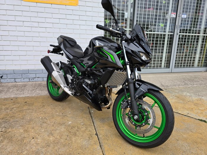2025 Kawasaki Z500 SE Black