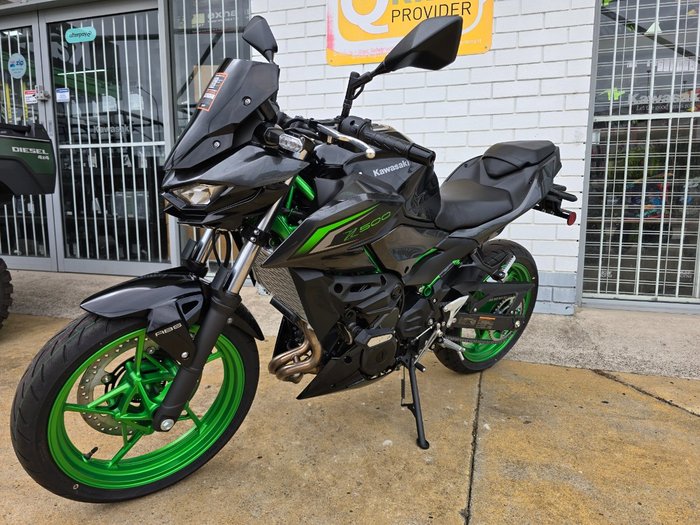 2025 Kawasaki Z500 SE Black
