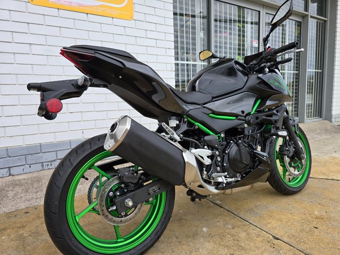 2025 Kawasaki Z500 SE Black