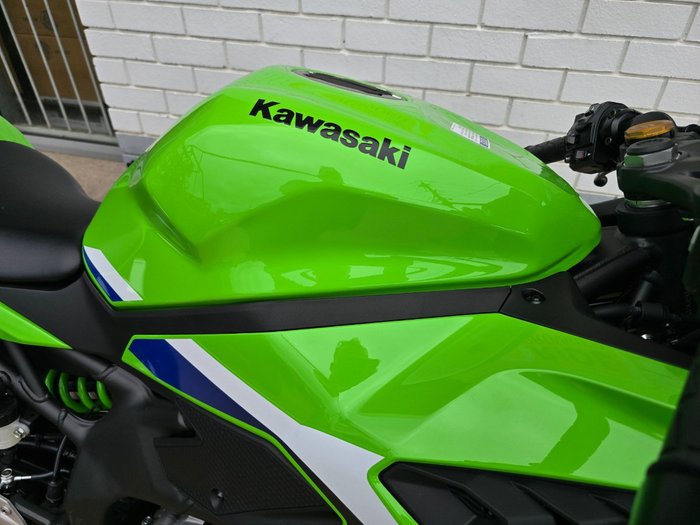 2026 Kawasaki NINJA 400 ZX-4RR KRT ZX400STFAN Green