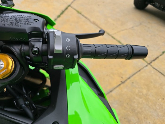 2026 Kawasaki NINJA 400 ZX-4RR KRT ZX400STFAN Green