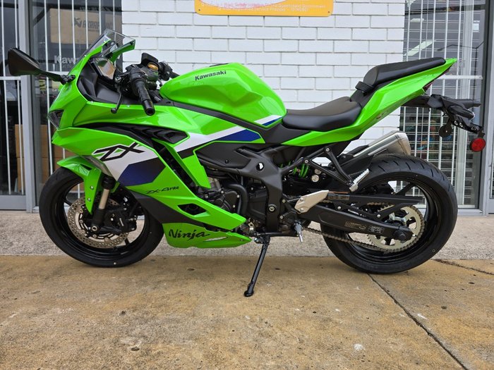 2026 Kawasaki NINJA 400 ZX-4RR KRT ZX400STFAN Green