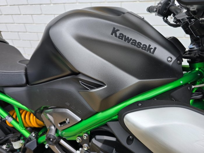 2025 Kawasaki Z900 SE GREY