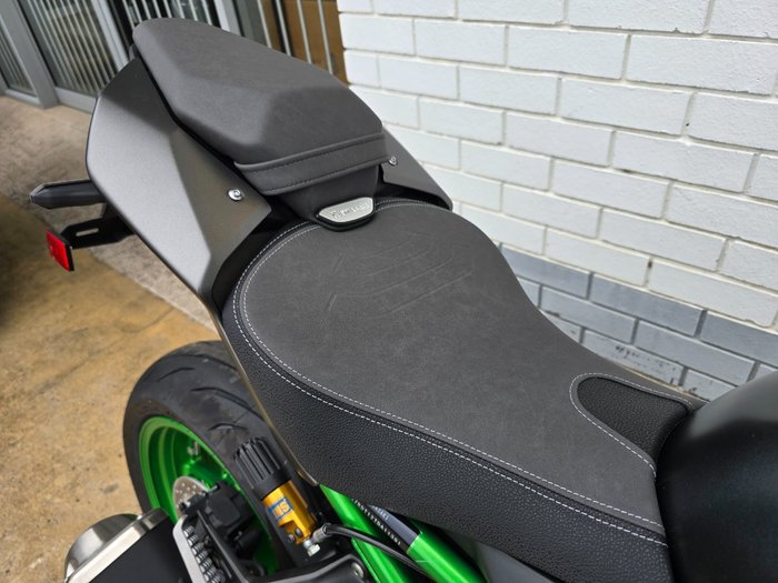 2025 Kawasaki Z900 SE GREY