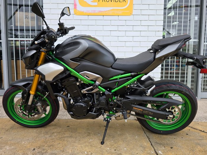 2025 Kawasaki Z900 SE GREY