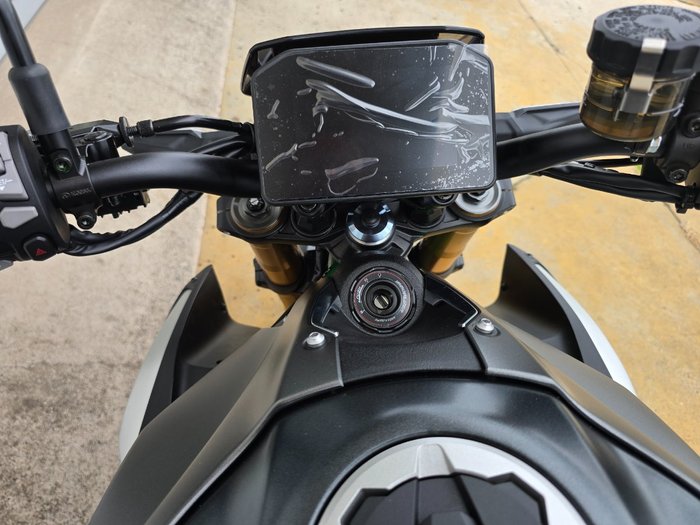 2025 Kawasaki Z900 SE GREY