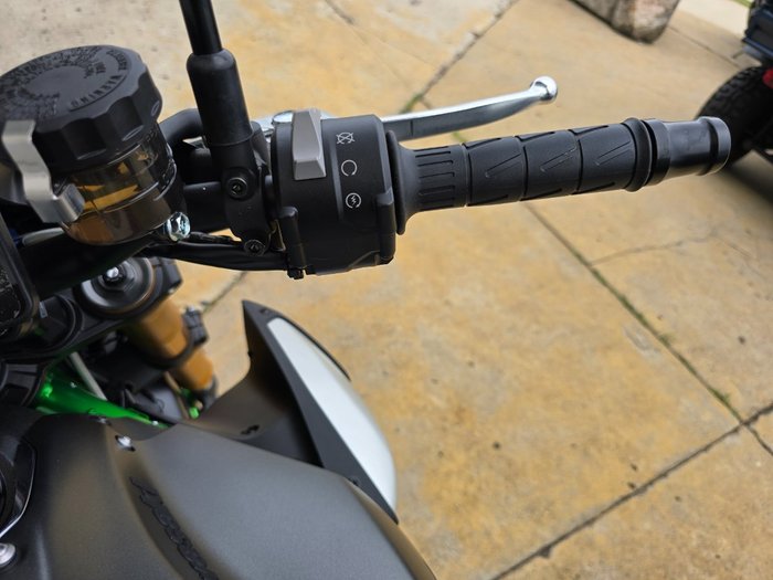 2025 Kawasaki Z900 SE GREY