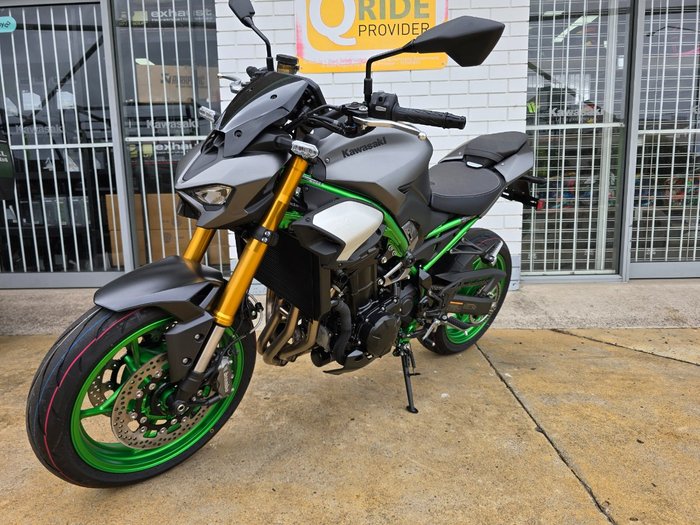 2025 Kawasaki Z900 SE GREY