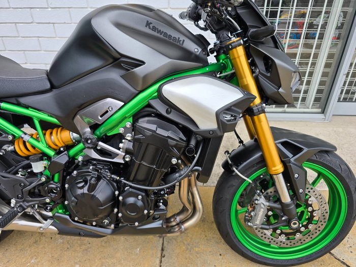 2025 Kawasaki Z900 SE GREY