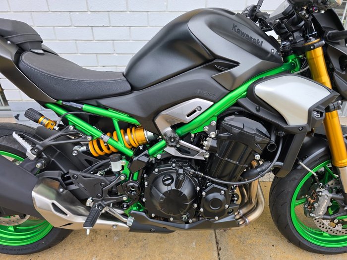 2025 Kawasaki Z900 SE GREY