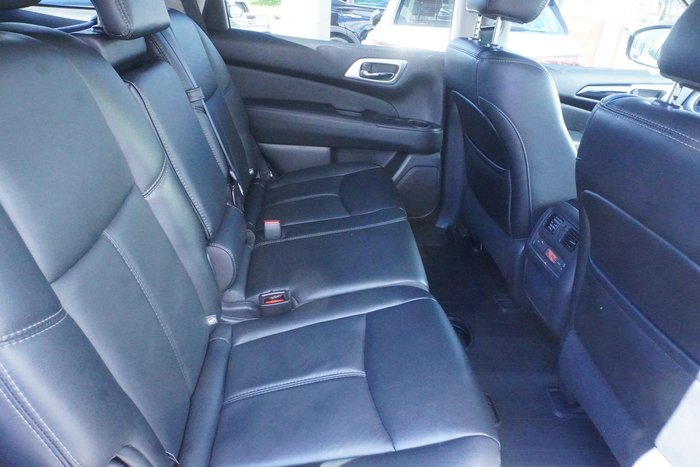 2016 Nissan Pathfinder ST-L