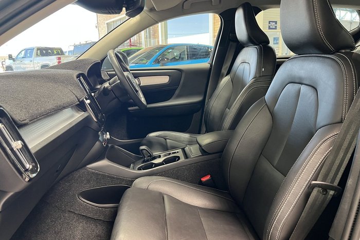 2021 Volvo XC40 T4 Momentum