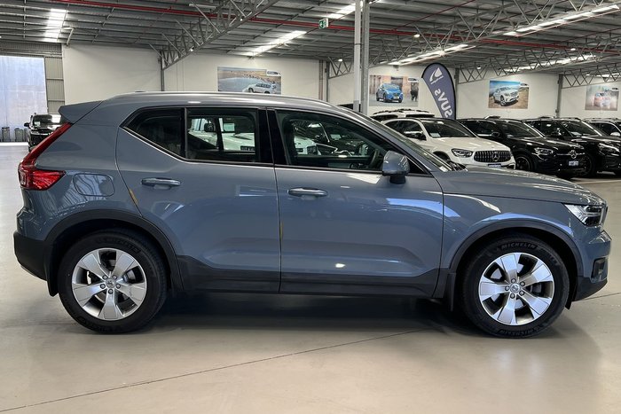 2021 Volvo XC40 T4 Momentum