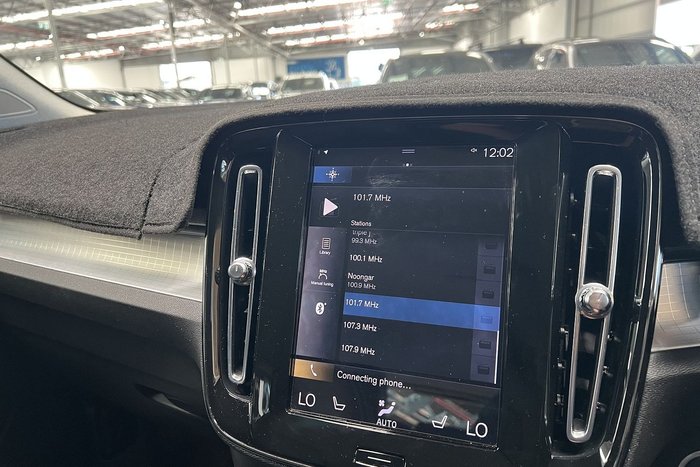 2021 Volvo XC40 T4 Momentum