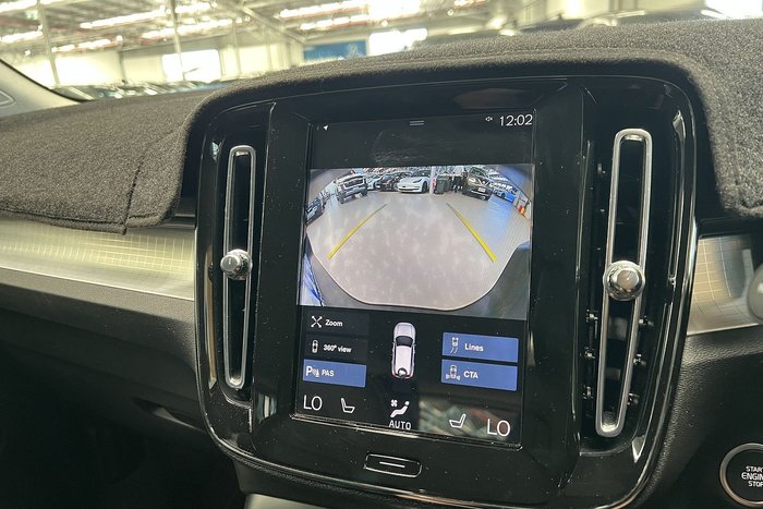 2021 Volvo XC40 T4 Momentum