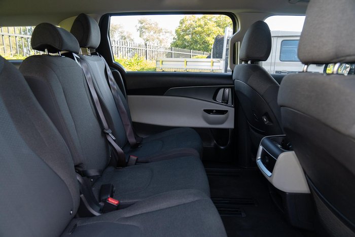 2023 Kia Carnival S