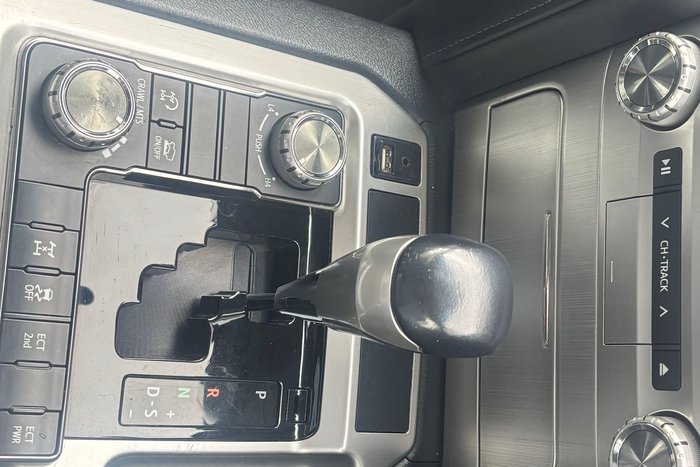 2017 Toyota Landcruiser VX