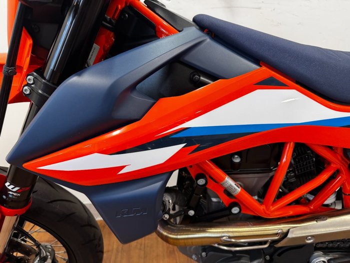 2024 Ktm 690 SMC R ORANGE