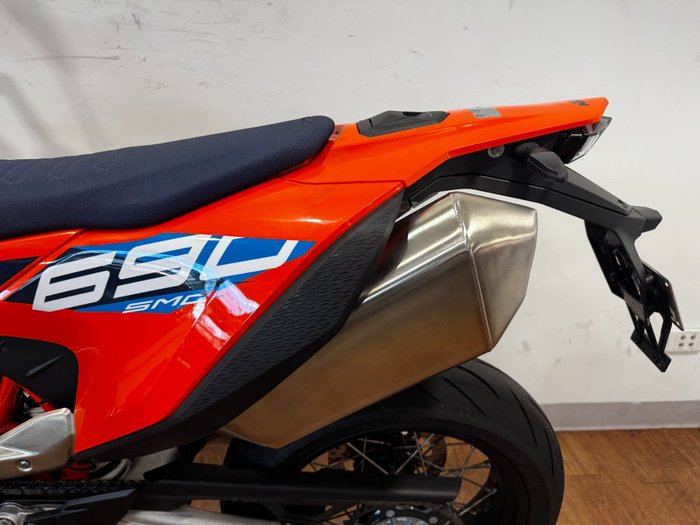2024 Ktm 690 SMC R ORANGE
