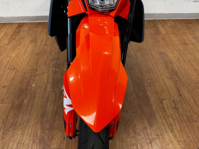 2024 Ktm 690 SMC R ORANGE