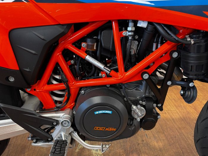 2024 Ktm 690 SMC R ORANGE