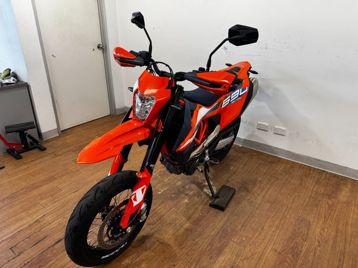 2024 Ktm 690 SMC R ORANGE